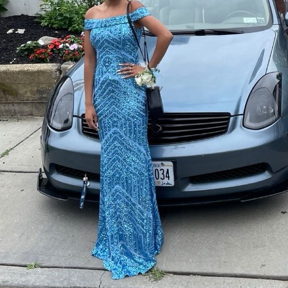 Selling my prom dress fits size 0-2 I only wore it once basically new.
